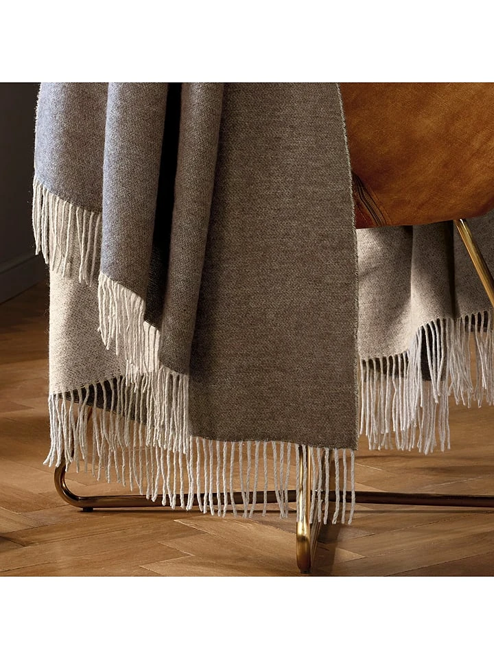 CHEVIGNON Plaid In Hellbraun – Bild 3