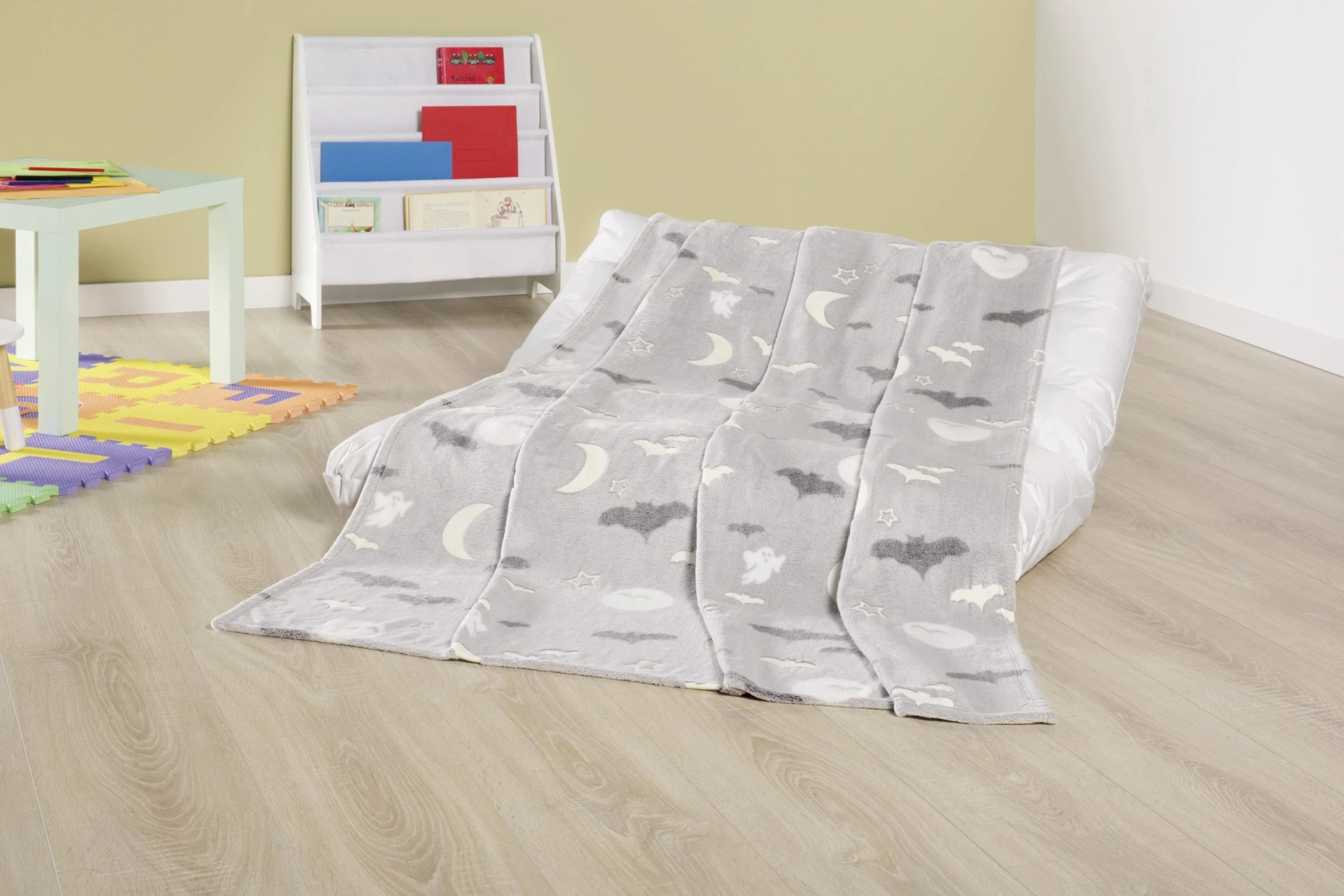 GMD Living Kinderdecke GLOW Fledermaus In Grau – Bild 2