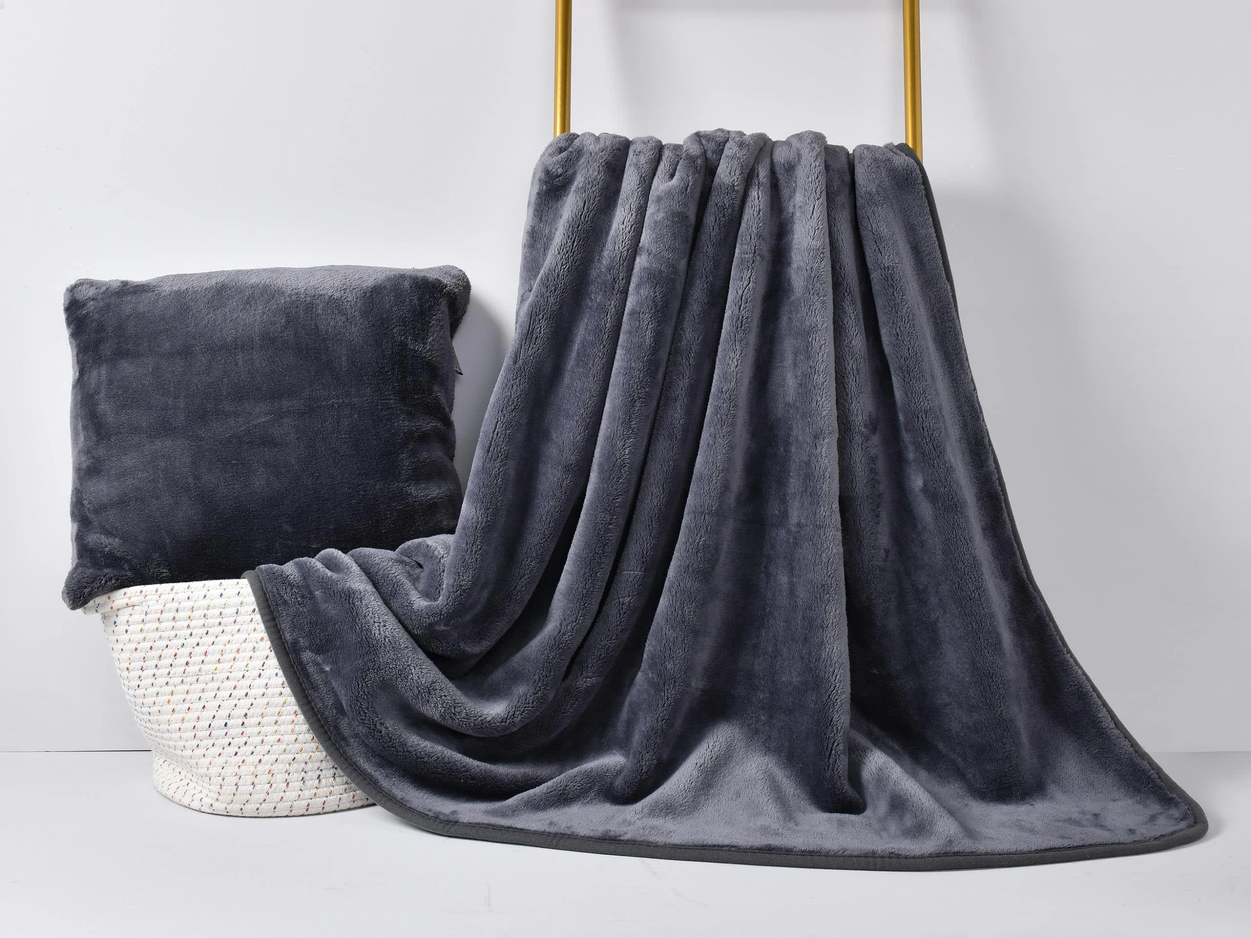 Grace Grand Spa Kuscheldecke In Dunkelgrau