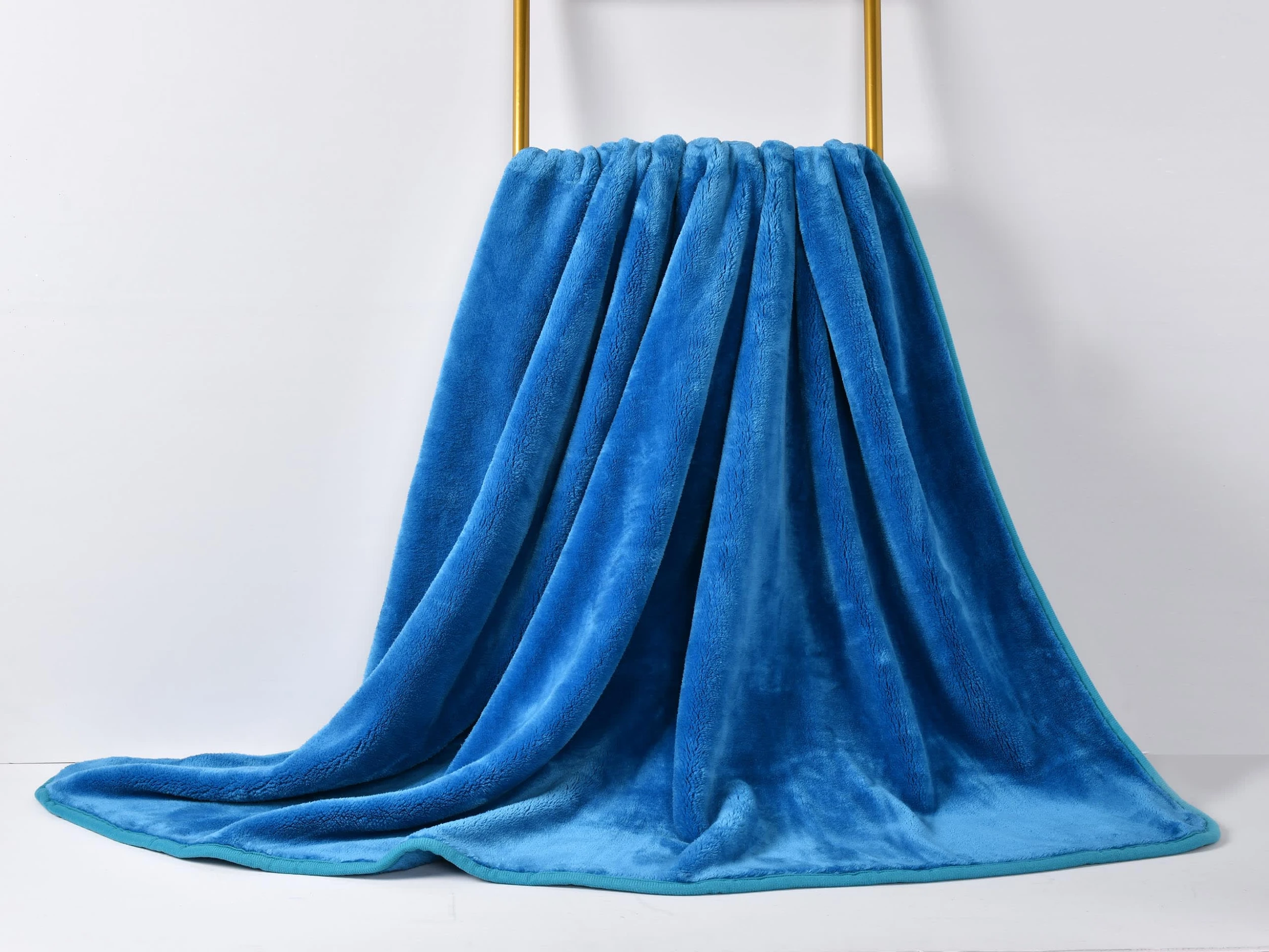 Grace Grand Spa Kuscheldecke In Petrol – Bild 2