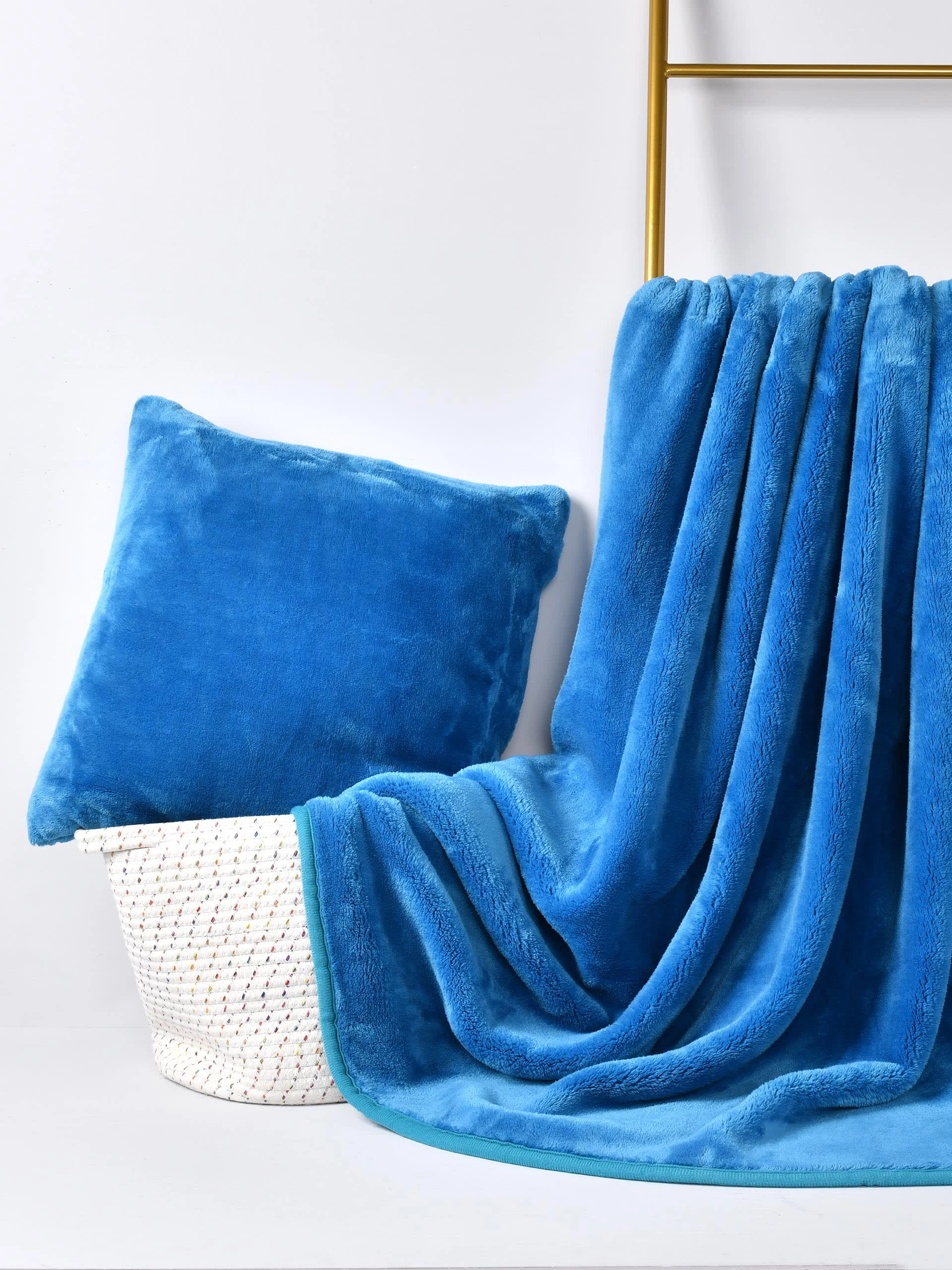 Grace Grand Spa Kuscheldecke In Petrol – Bild 3