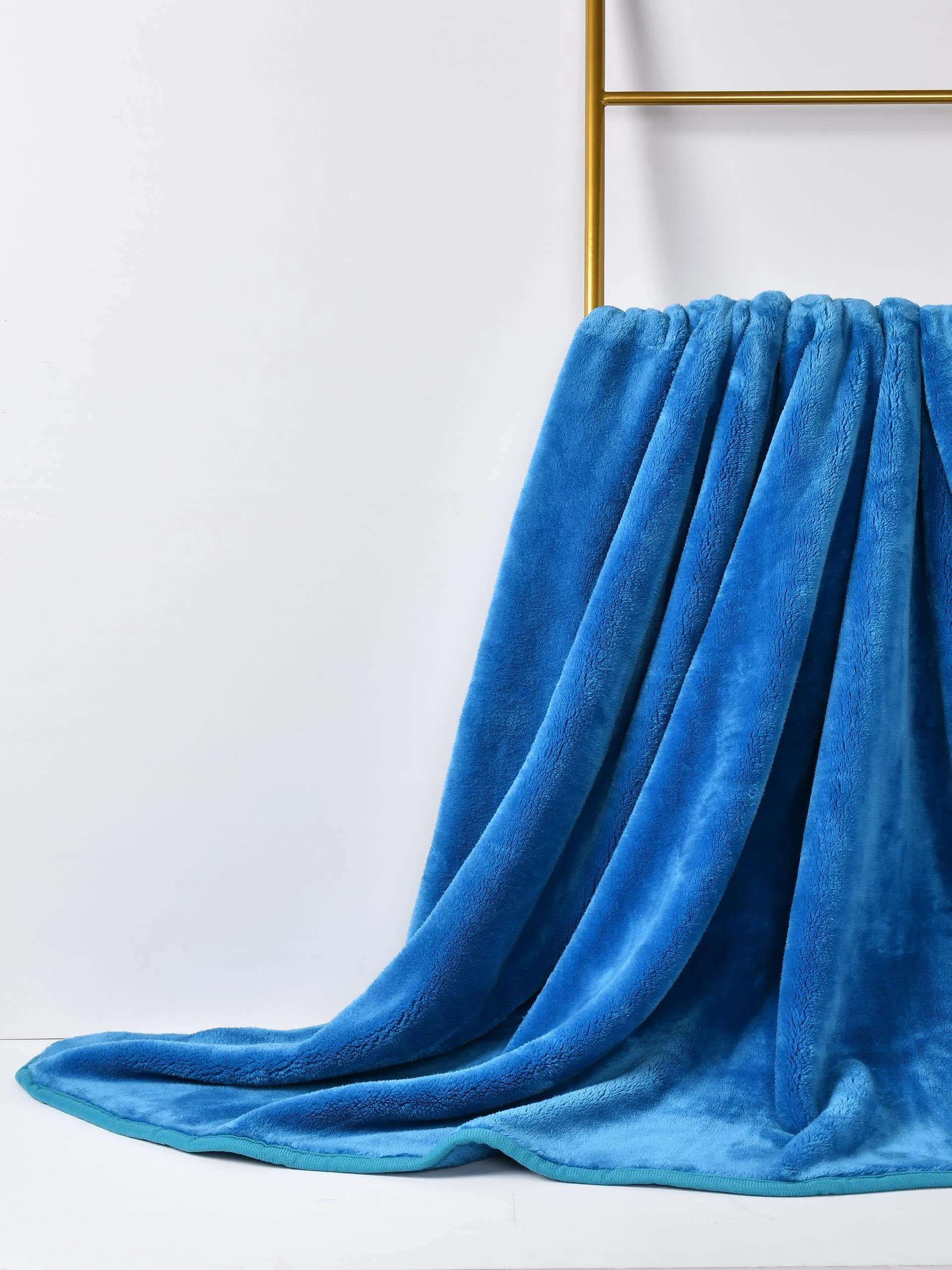 Grace Grand Spa Kuscheldecke In Petrol – Bild 4