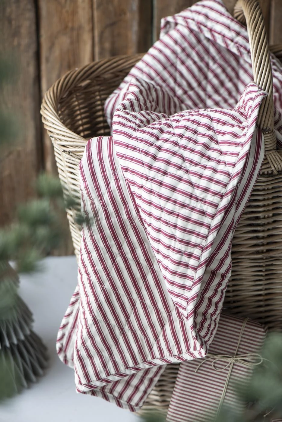 Ib Laursen Quilt Sand Mit Roten Streifen 130x180 – Bild 3