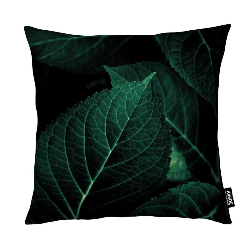 Juniqe Kissen "Dark Leaves 1" In Grün & Schwarz