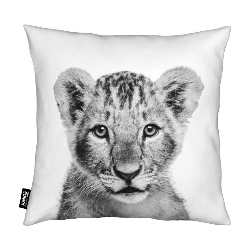 Juniqe Kissen "Lion Cub II Classic" In Schwarz & Weiß – Bild 2