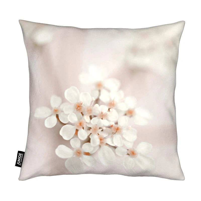 Juniqe Kissen "Pastel Flower Queen Ann Lace" In Rosa & Weiß – Bild 2