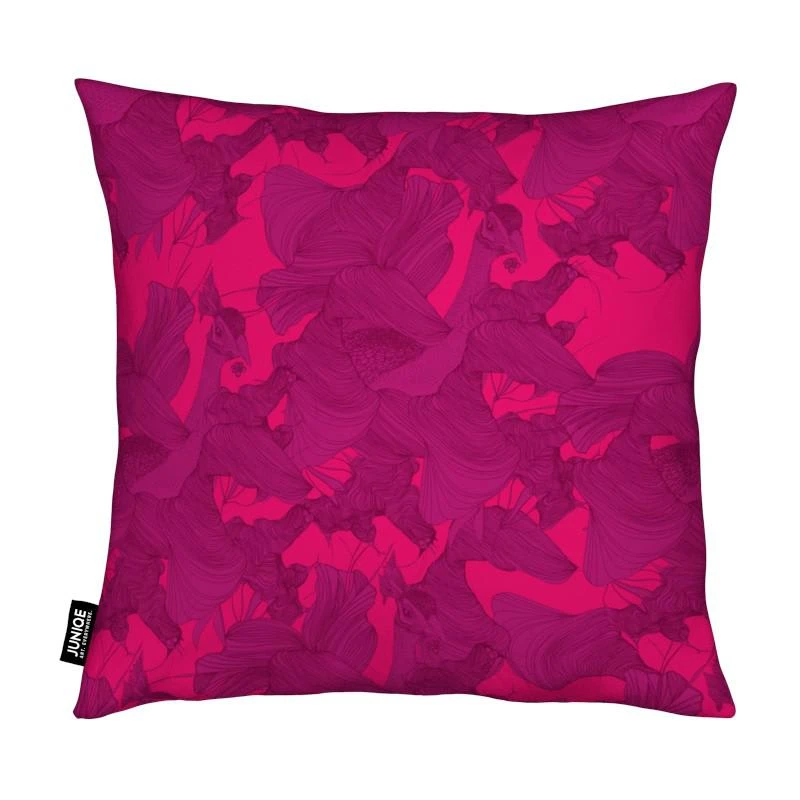 Juniqe Kissen "Pavone Rosa" In Rot – Bild 2