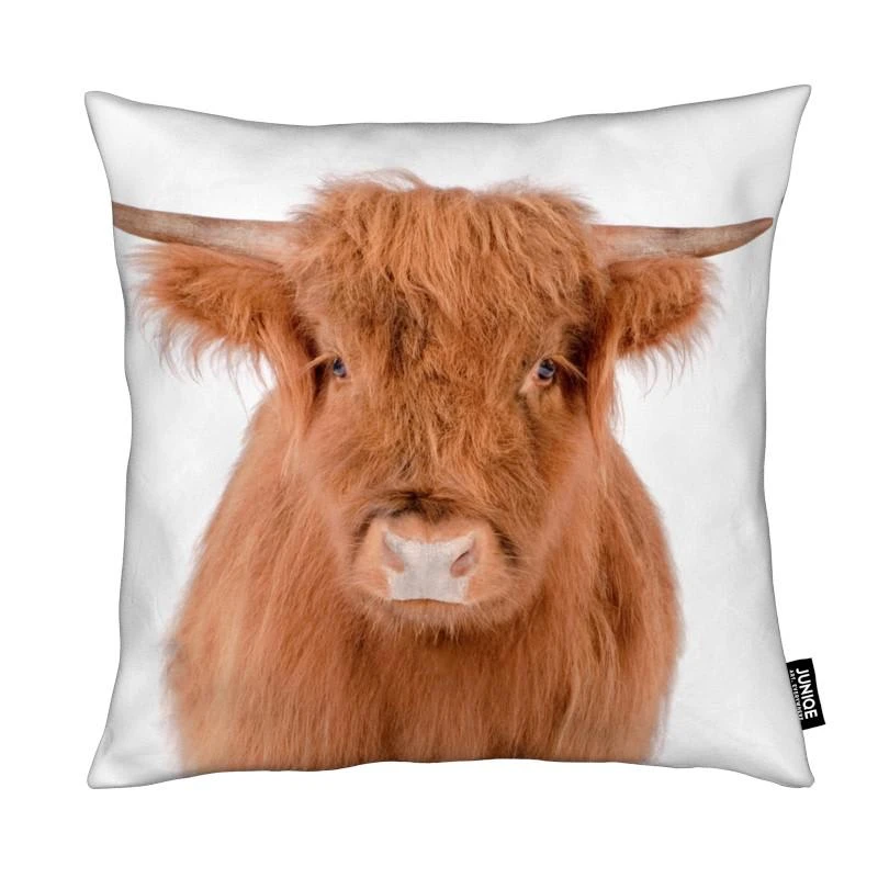 Juniqe Kissen "Young Highland Cow" In Braun