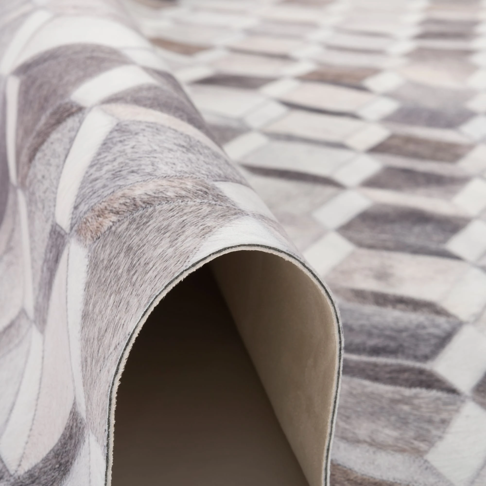 Pergamon Kunstfaser Patchwork Tierfell 3D Optik In Grau Beige – Bild 3