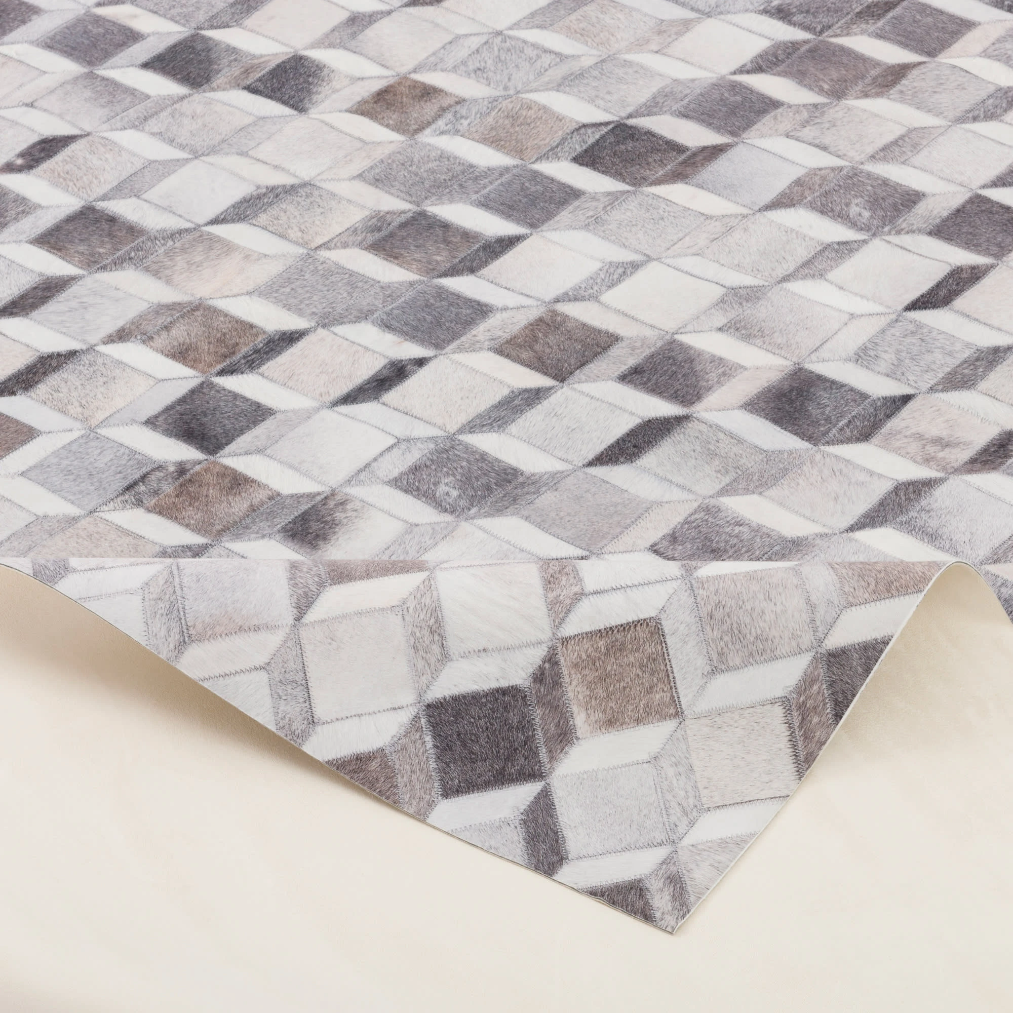 Pergamon Kunstfaser Patchwork Tierfell 3D Optik In Grau Beige – Bild 4