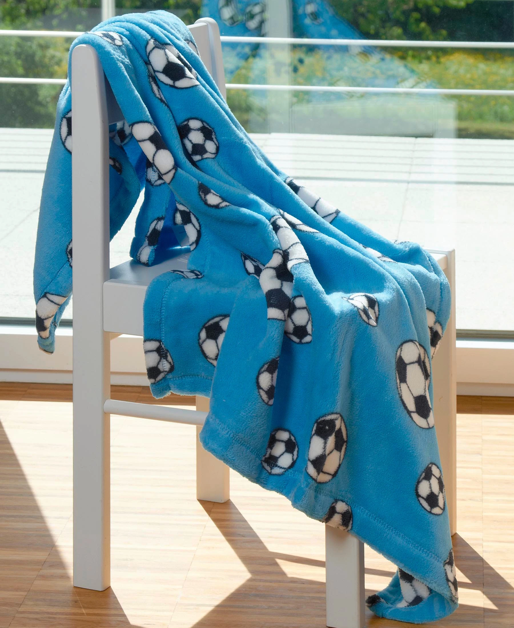Playshoes Fleece-Decke Fußball In Blau – Bild 3