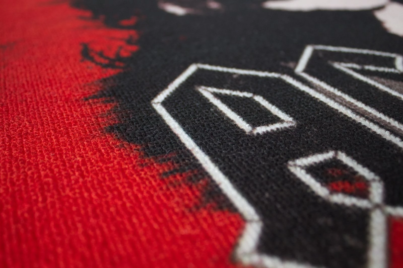 Rockbites AC/DC Face Teppich In Rot – Bild 5