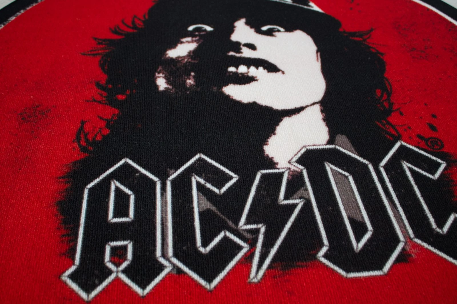 Rockbites AC/DC Face Teppich In Rot – Bild 7
